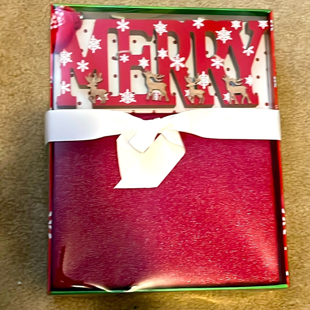 NWOT red sparkly Christmas baby blanket MERRY wooden letters